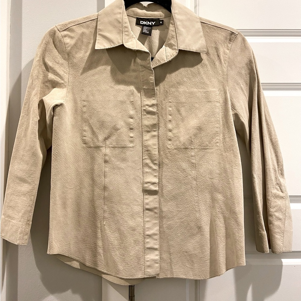 DKNY Size 4 (fits like 2) suede shirt/ jacket/ shacket - fitted - like new.